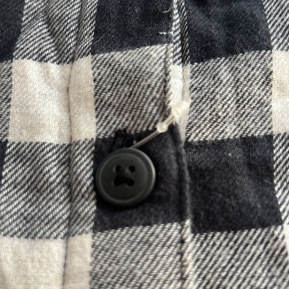 ⭐️HP⭐️Lee Riders Flannel shirt. Lined body. Brushed for softness. Button down. - Picture 2 of 9